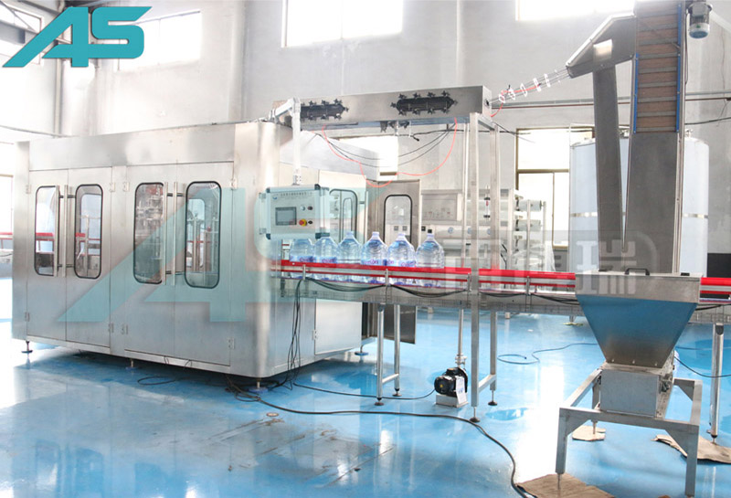 礦泉水灌裝機設備產水特點
